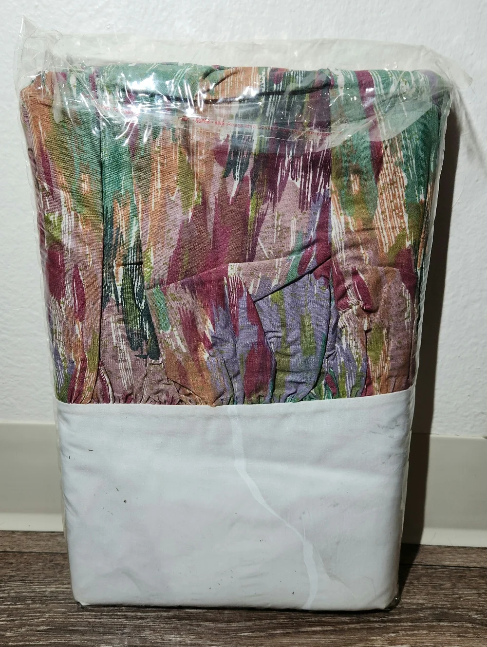 NWT Vintage Domestications Queen Sized Mirage Pattern Dust Ruffle 60